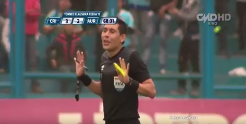 Ασίστ από τον διαιτητή και… γκολ – ΒΙΝΤΕΟ