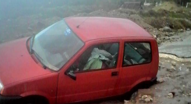 Ξάνθη – Ο δρόμος άνοιξε στα δύο από τη νεροποντή