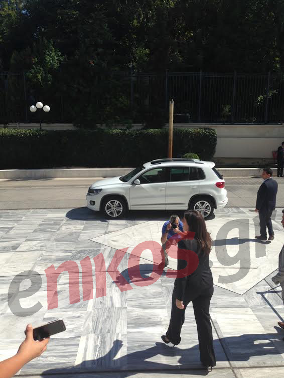 Η Ζωή Κωνσταντοπούλου παρέδωσε και αποχώρησε από τη Βουλή – Τι δήλωσε στο enikos.gr – ΦΩΤΟ