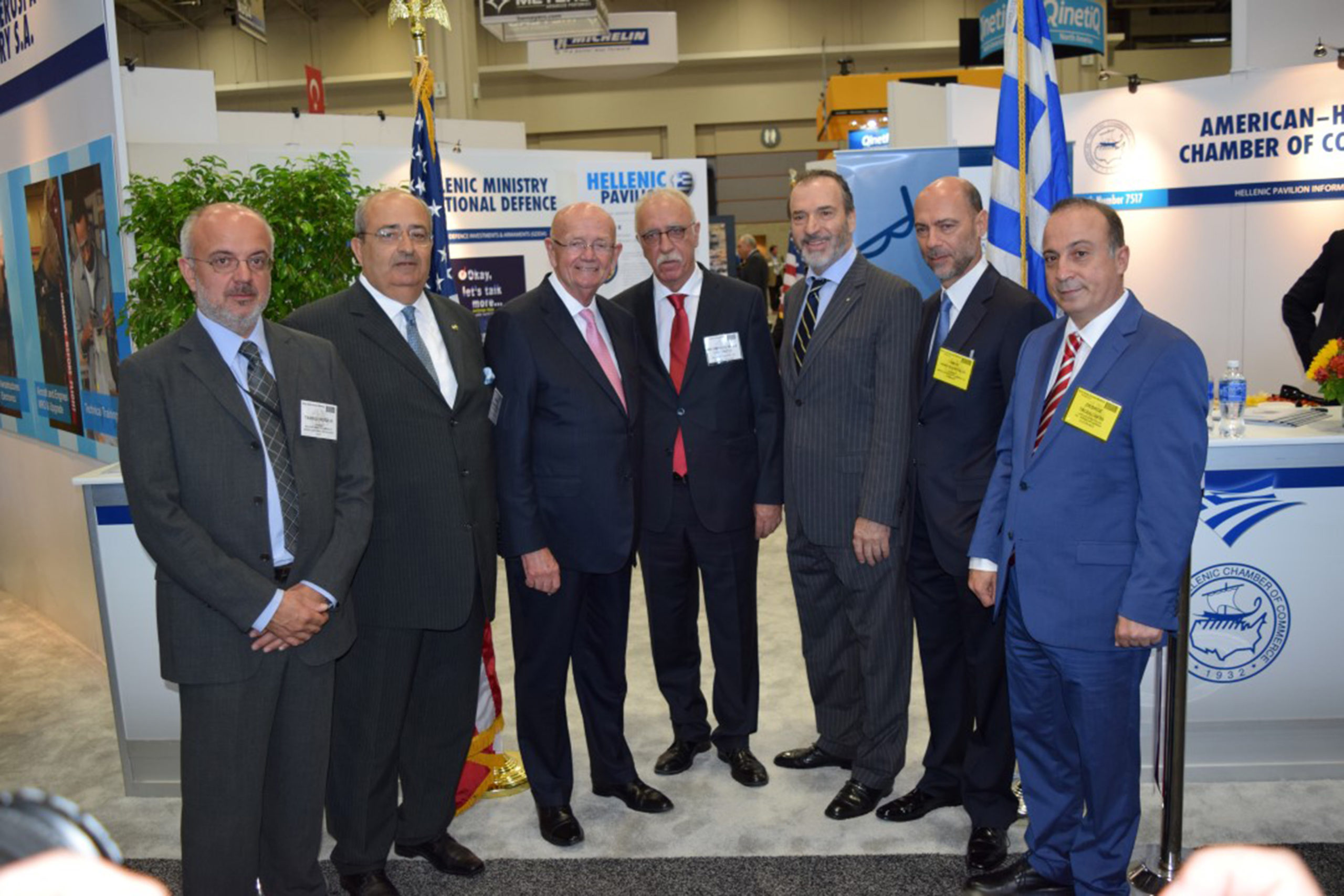 Ο Δημήτρης Βίτσας φόρεσε… γραβάτα – ΦΩΤΟ