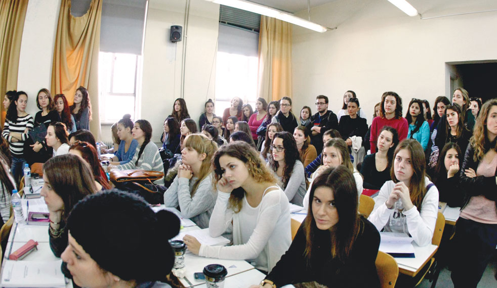 Έξι στους δέκα φοιτητές εγκαταλείπουν τις σπουδές