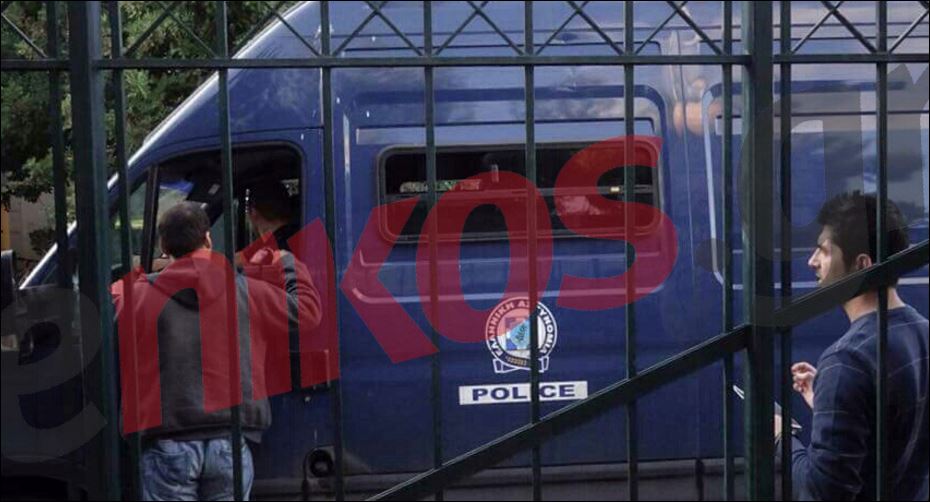 Έφυγε από το Δρομοκαΐτειο η Βίκυ Σταμάτη – Ο χαιρετισμός στους δημοσιογράφους – ΦΩΤΟ