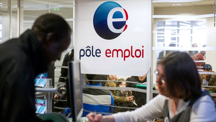 Η μεγαλύτερη πτώση της ανεργίας στη Γαλλία την τελευταία 8ετία