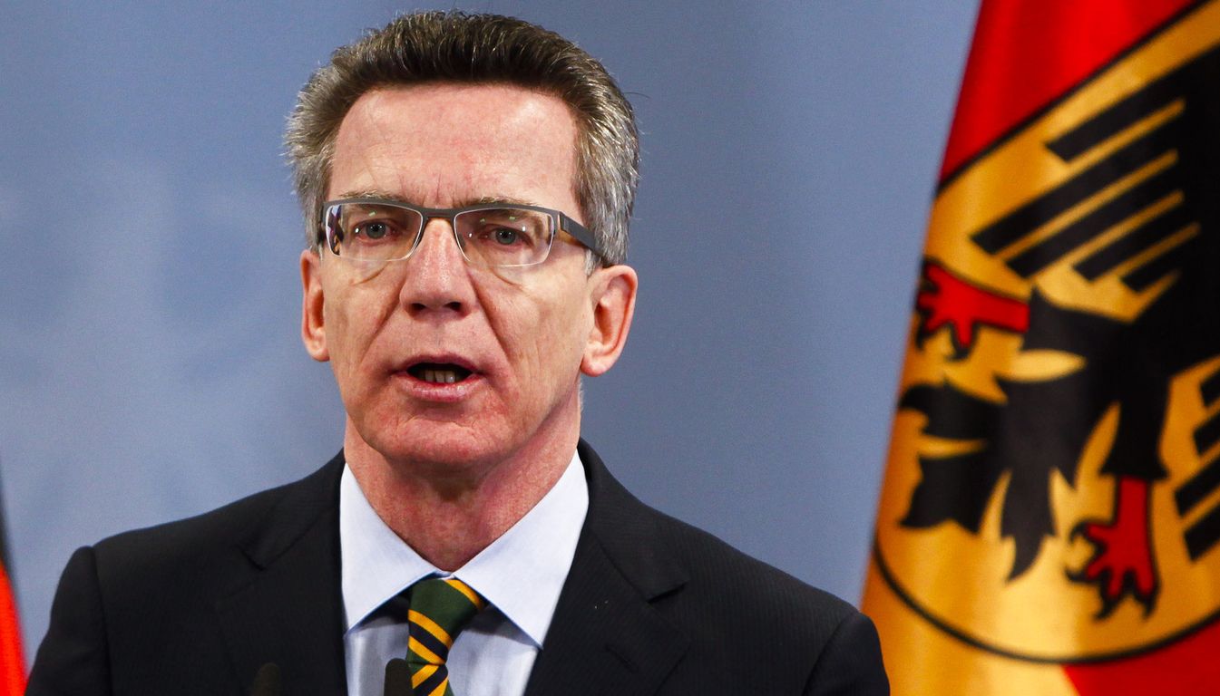 Όρια στον αριθμό των προσφύγων στην ΕΕ ζητεί ο Ντε Μεζιέρ