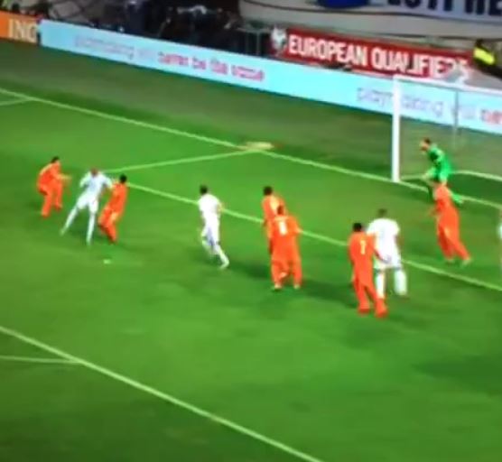 Το εντυπωσιακό αυτογκόλ του Φαν Πέρσι- ΒΙΝΤΕΟ