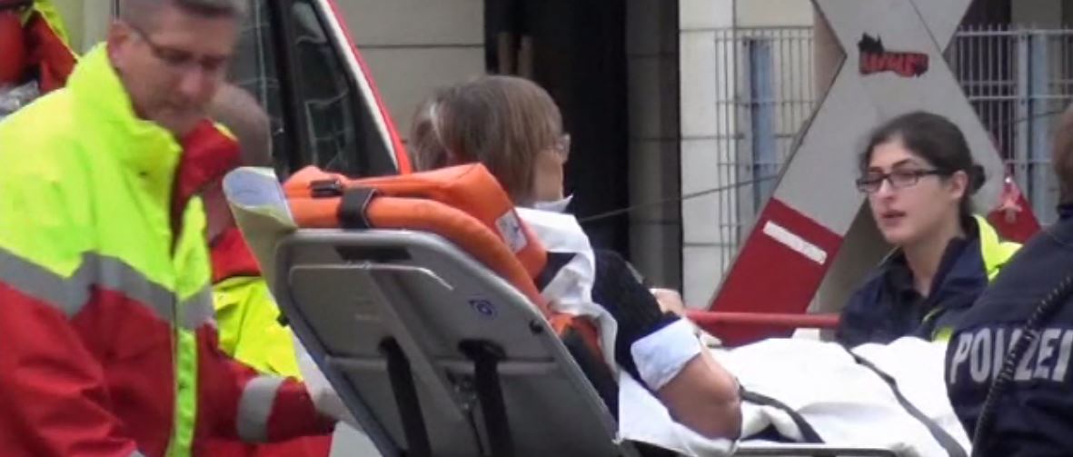 Μαχαίρωσαν υποψηφία δήμαρχο στη Γερμανία – Ρατσιστικά τα κίνητρα του δράστη – ΦΩΤΟ