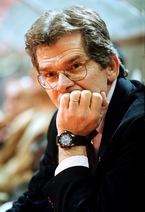 Η Ομοσπονδία ελληνικού μπάσκετ για τον Μάκη Δενδρινό