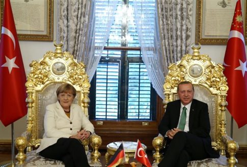 Κριτική στη Μέρκελ για τις “προσφορές” της στην Τουρκία