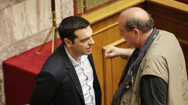 Δυσαρέσκεια του Τσίπρα για τις δηλώσεις του Φίλη
