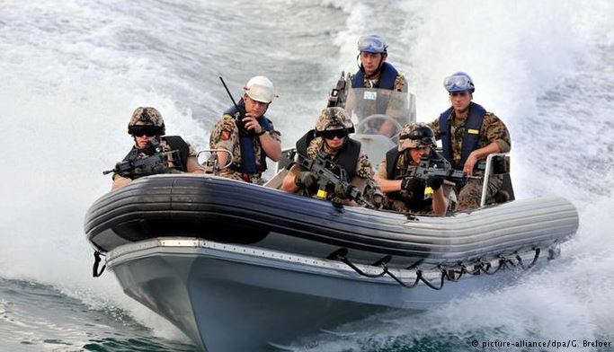 Η ΕΕ απαντά στο προσφυγικό με νέα στρατιωτική δράση στη Μεσόγειο
