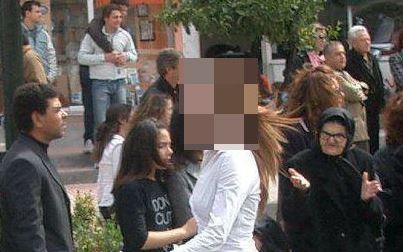 Η γιαγιά και η μαθήτρια με την κοντή φούστα – ΦΩΤΟ