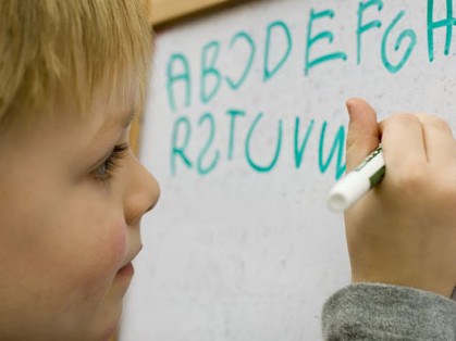 Πως θα βοηθήσετε το παιδί σας να μάθει 2 γλώσσες ταυτόχρονα