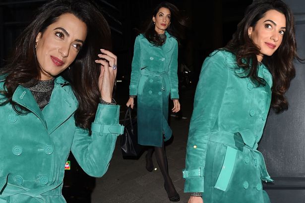 Καπαρντίνα αξίας 5.709 ευρώ για την Αμάλ Αλαμουντίν – ΦΩΤΟ