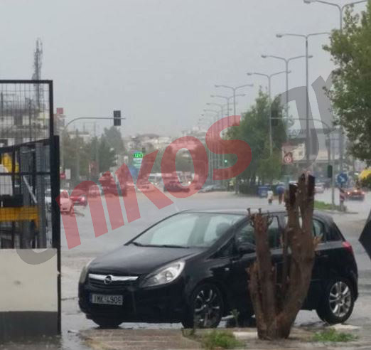 “Πνίγηκε” η λεωφόρος Αθηνών – ΦΩΤΟ