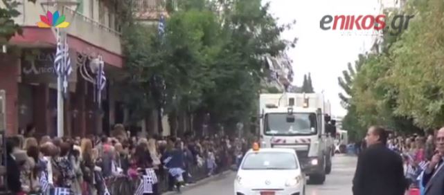 Βγήκαν τα απορριμματοφόρα στην παρέλαση της Θεσσαλονίκης – ΒΙΝΤΕΟ