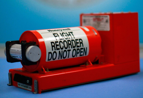 Βρέθηκε το μαύρο κουτί του Airbus – Νεκρά τα 17 παιδιά που επέβαιναν