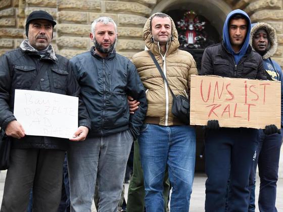 “Κρυώνουμε”, η κραυγή αγωνίας χιλιάδων προσφύγων στη Γερμανία