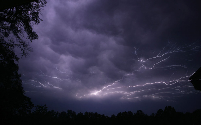 Ακραία καιρικά φαινόμενα στα Φάρσαλα – Κινδύνευσαν μητέρα και παιδί