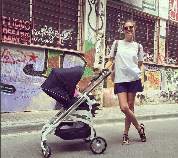 Βίκυ Καγιά: Στη δουλειά αγκαλιά με την κόρη της – ΦΩΤΟ