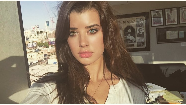 Μπορείς να περιγράψεις το χρώμα των ματιών της; – ΦΩΤΟ