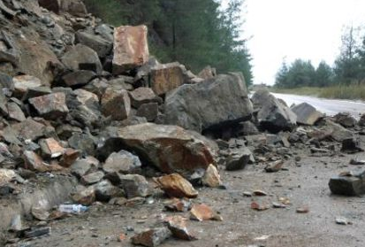 Τρίκαλα – Ζημιές στο οδικό δίκτυο και τις καλλιέργειες από τη νεροποντή