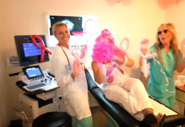 Η Νατάσα Παζαΐτη …χορεύει σε βίντεο κατά του καρκίνου του μαστού – ΒΙΝΤΕΟ