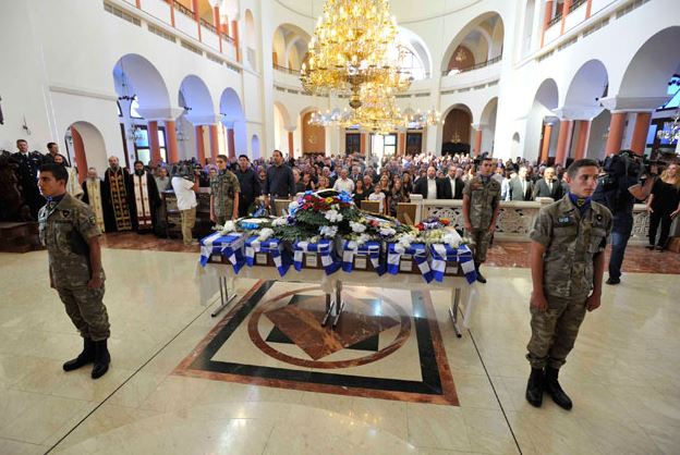 Κύπρος: Σε κλίμα οδύνης η κηδεία του μικρότερου αγνοούμενου του 1974