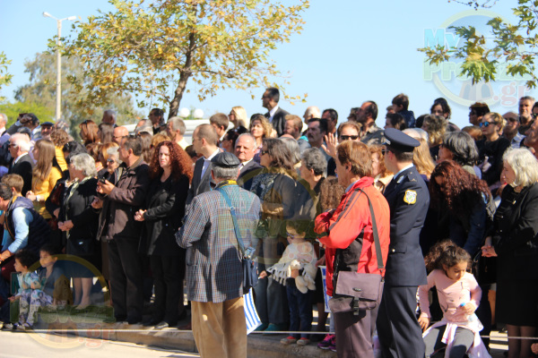 Βουλευτής του ΣΥΡΙΖΑ κατέβηκε από την εξέδρα λόγω… Χρυσής Αυγής – ΦΩΤΟ