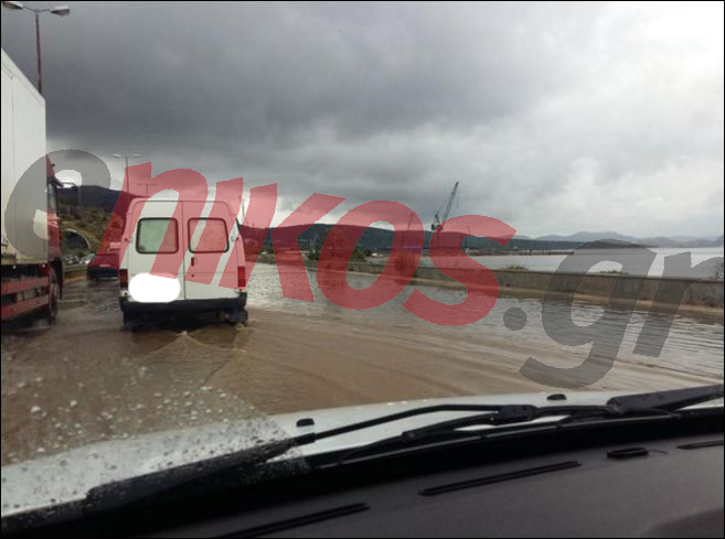 Πλημμυρισμένοι δρόμοι στον Ασπρόπυργο – ΦΩΤΟ αναγνώστη