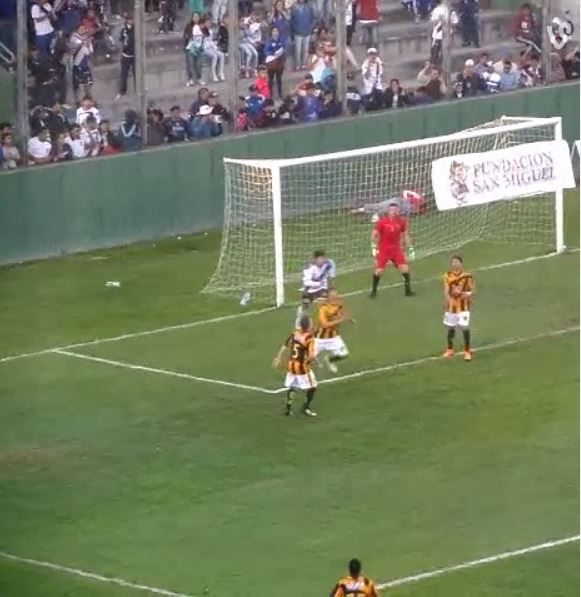 Έπεσε από εξέδρα ύψους 7 μέτρων και σώθηκε – ΒΙΝΤΕΟ