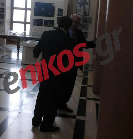 O Λεβέντης στο εντευκτήριο της βουλής – ΦΩΤΟ