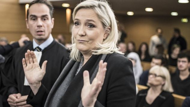 Στο εδώλιο η Μαρίν Λεπέν