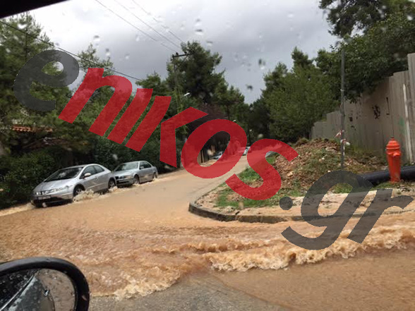 “Χείμαρροι” οι δρόμοι στο Διόνυσο – ΦΩΤΟ αναγνώστη