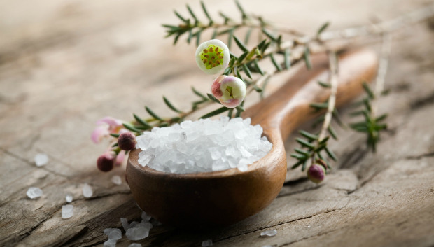 7 πράγματα που μπορείτε να καθαρίσετε μόνο με αλάτι