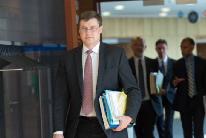 Ντομπρόβσκις: Θα βρεθεί λύση για τα κόκκινα δάνεια – Κίνδυνος για έργα του ΕΣΠΑ