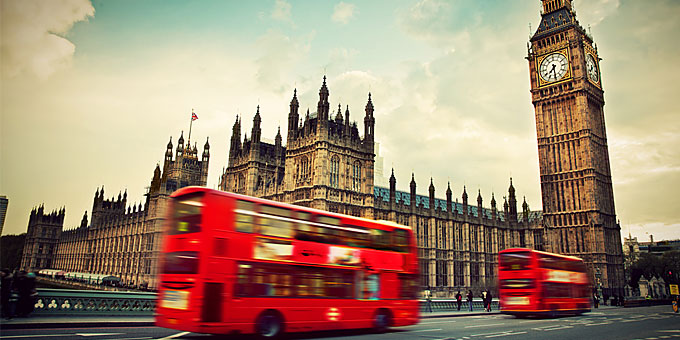 Λονδίνο- Διαδήλωση εναντίον των αλλαγών στις συμβάσεις εργασίας των γιατρών