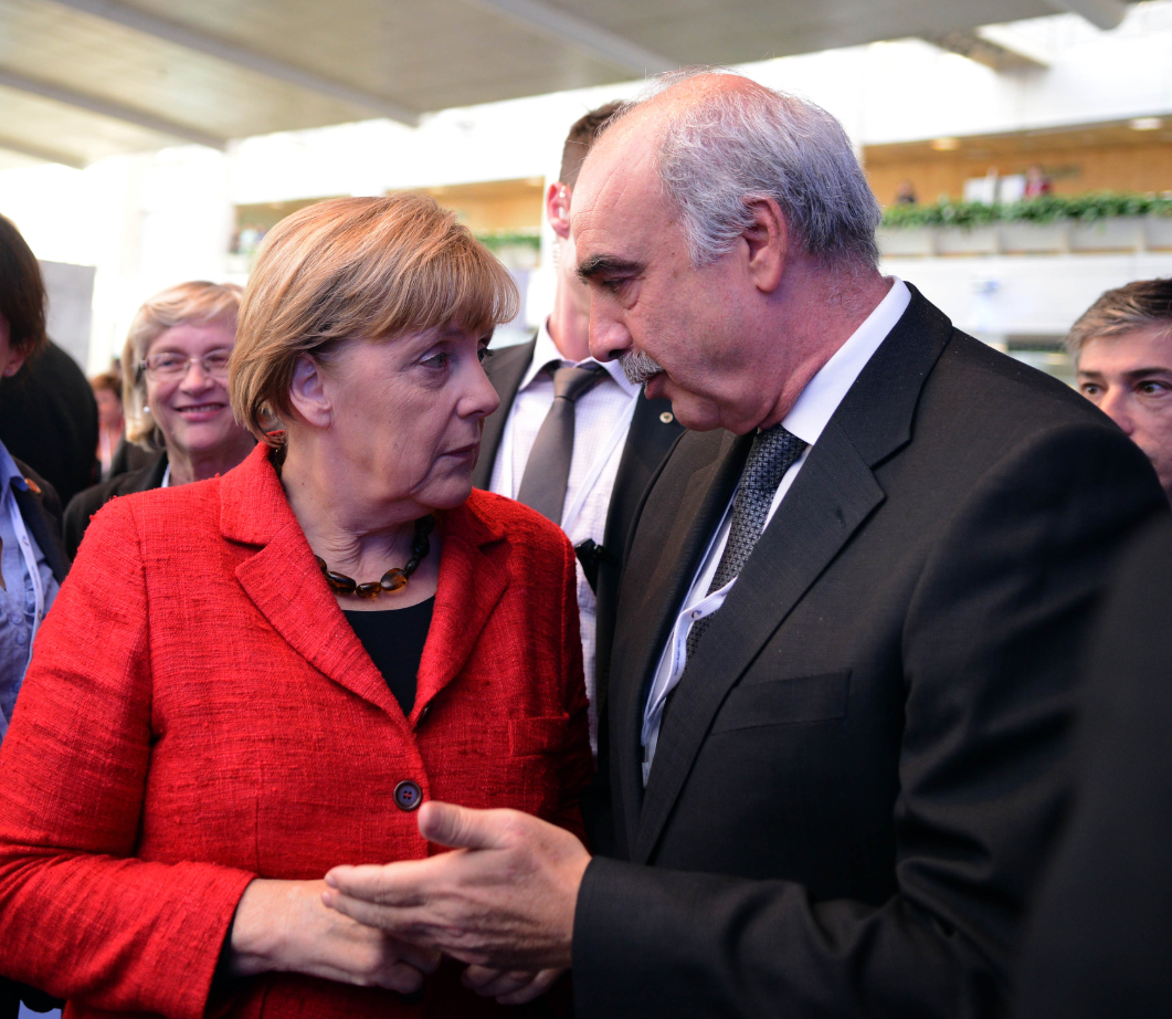 Συνάντηση Μέρκελ – Μεϊμαράκη… με χαμόγελα – ΦΩΤΟ