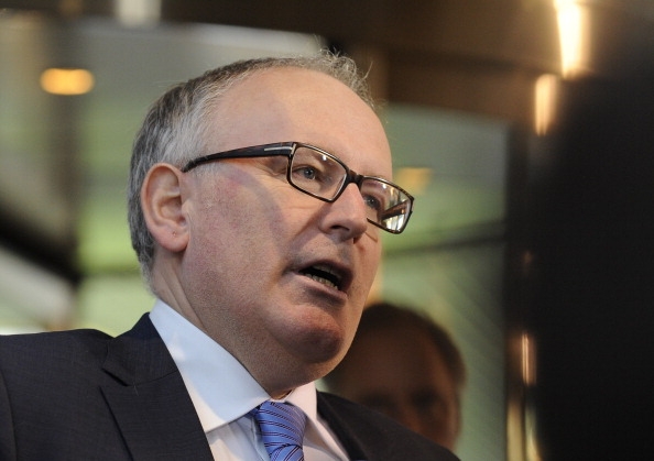 Δακτυλικά αποτυπώματα και καταγραφή των προσφύγων ζήτησε ο Τίμερμανς