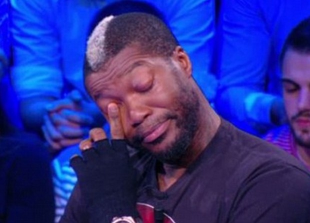 Με δάκρυα ανακοίνωσε το “τέλος” ο Σισέ – ΒΙΝΤΕΟ