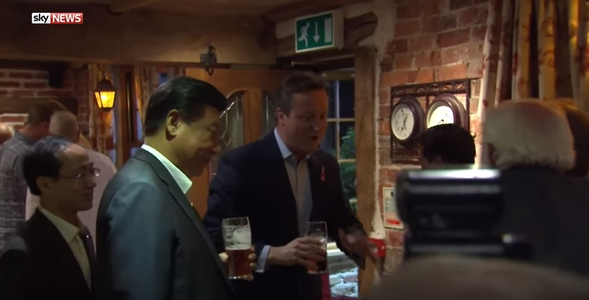 Ο Κάμερον πήγε τον Πρόεδρο της Κίνας για μπύρα και fish and chips – ΒΙΝΤΕΟ