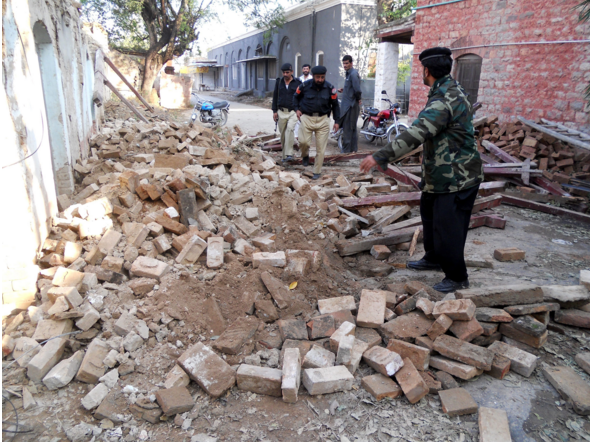 Στους 215 ανέρχονται οι νεκροί από τον ισχυρό σεισμό στο Πακιστάν