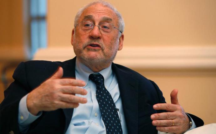 Στίγκλιτς: “Εκβιασμός” τα μέτρα που επέβαλε η τρόικα στην Ελλάδα