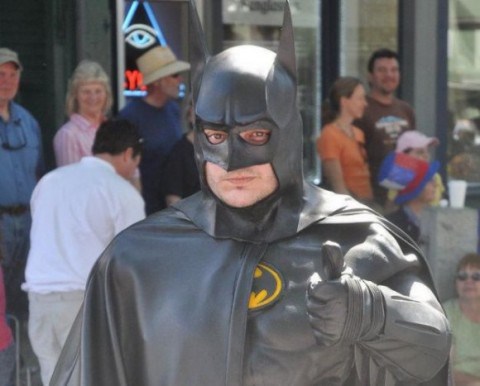 682 εκατ. δολάρια και… γίνεσαι Μπάτμαν – ΦΩΤΟ