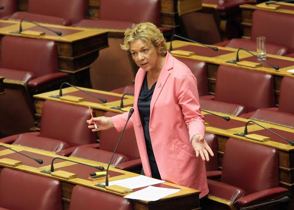 Η πρώην βουλευτής του Ποταμιού αναρωτιέται: Τελικά τι σόι βουλευτές θέλουμε;