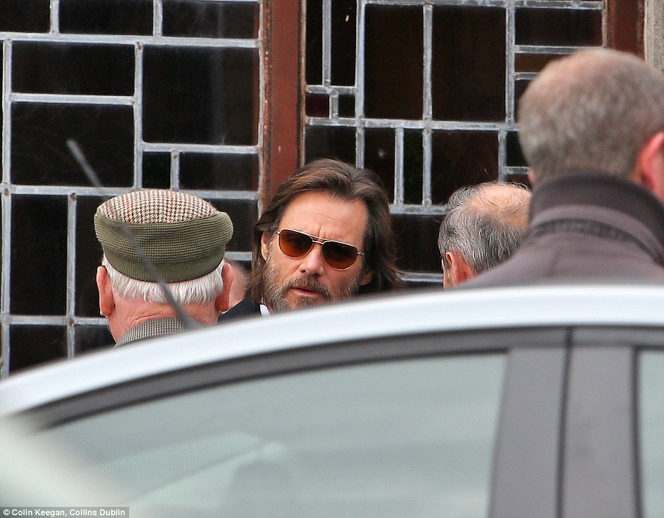 Συντετριμμένος ο Τζιμ Κάρεϊ στην κηδεία της πρώην συντρόφου του – ΦΩΤΟ