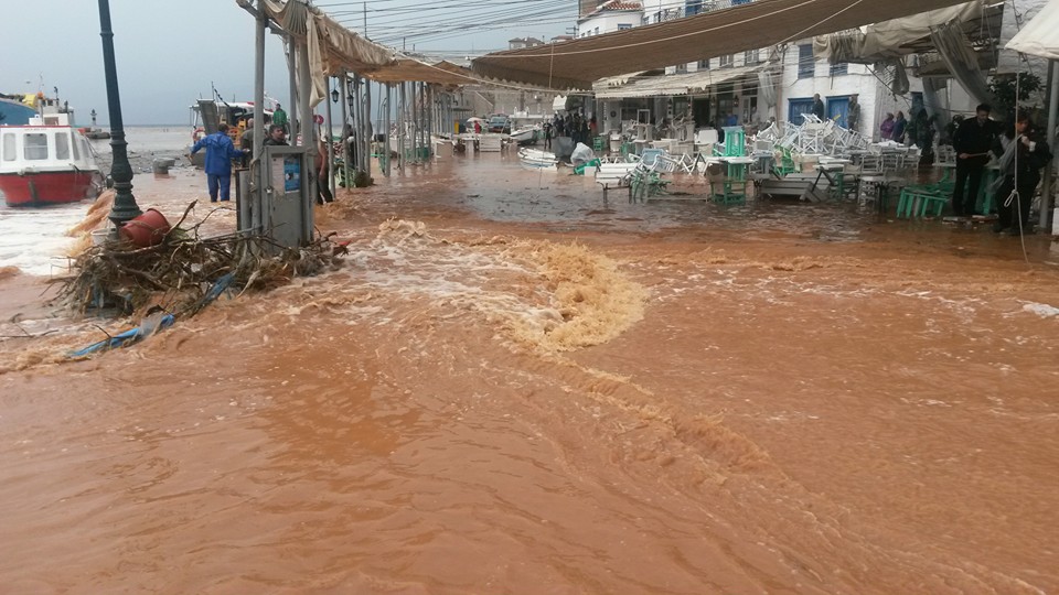 Εικόνες καταστροφής στην Ύδρα από την έντονη βροχόπτωση – ΦΩΤΟ