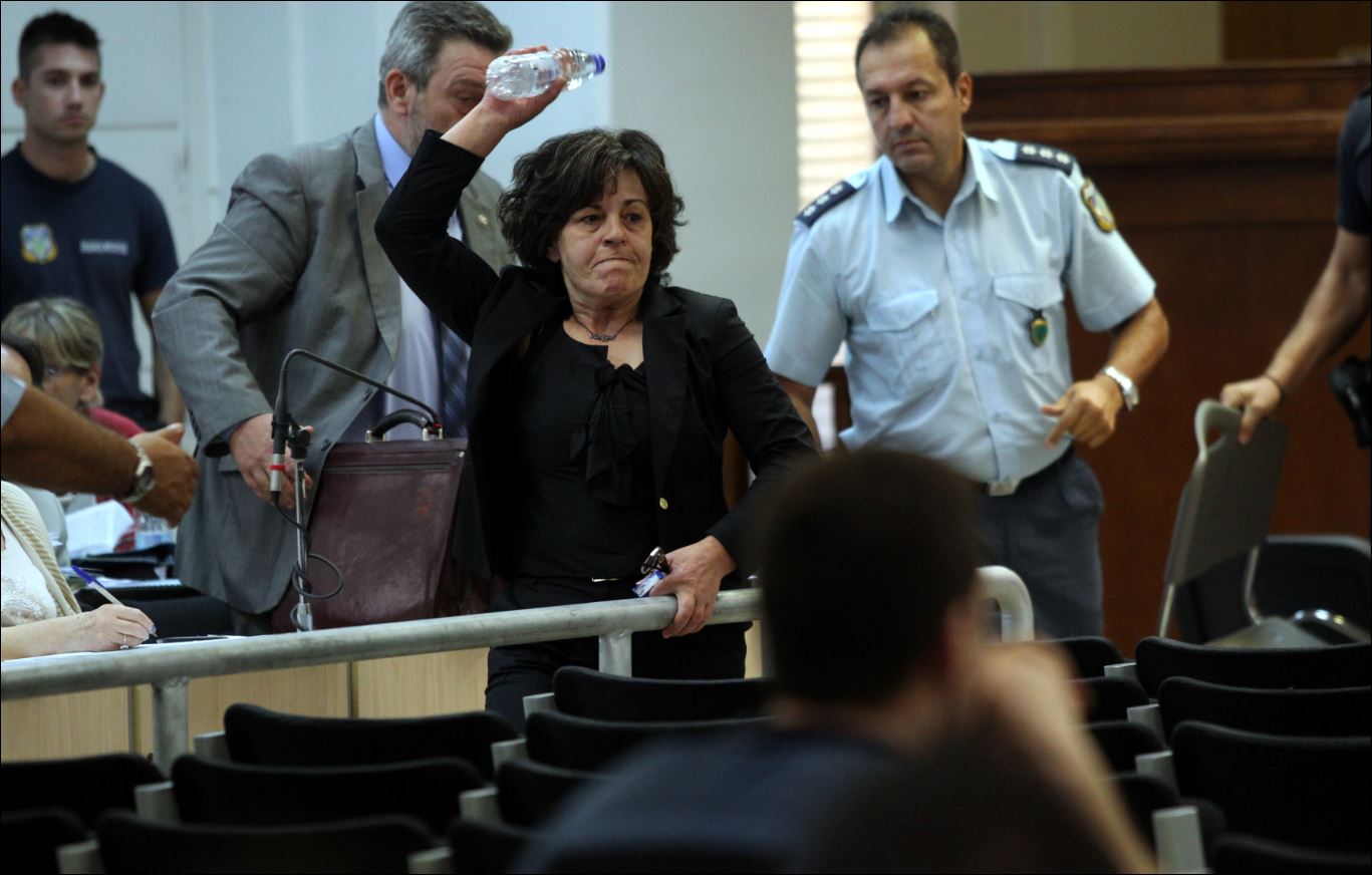 Η στιγμή που ξέσπασε η μητέρα του Παύλου Φύσσα – ΦΩΤΟ