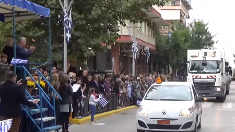 Η απάντηση του δημάρχου για την παρέλαση των απορριμματοφόρων