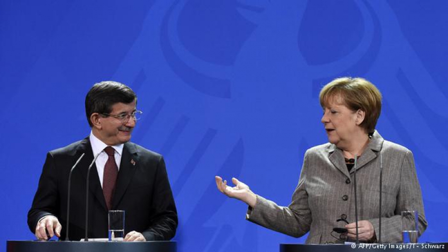 Μέρκελ – Νταβούτογλου: Επίσπευση των ενταξιακών διαπραγματεύσεων της Τουρκίας στην ΕΕ