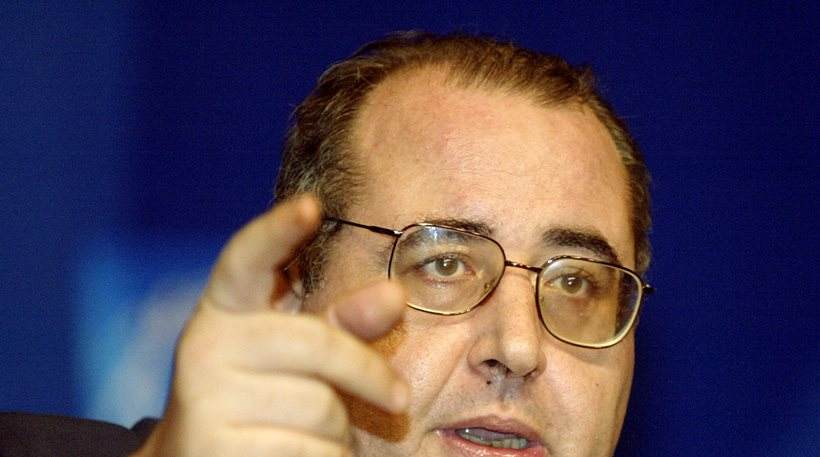 Σάλος με τις δηλώσεις του αδελφού του Φίλη για τις καραμπίνες – Τι απαντά